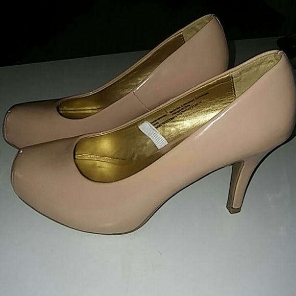 👠 Heels - Picture 4 of 9